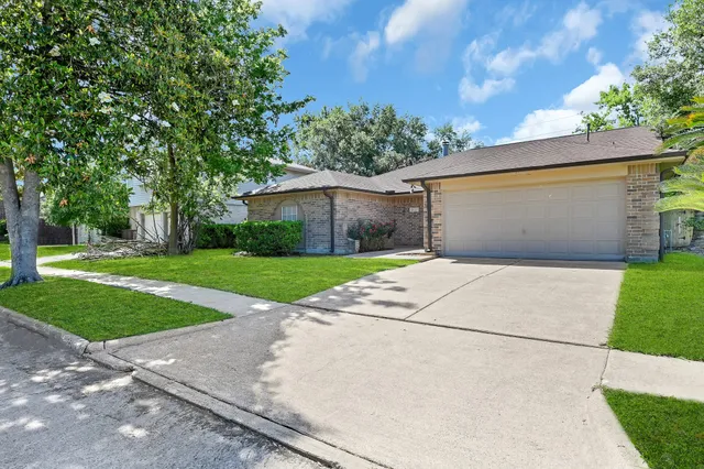 $378,350 | 2910 Norwich Street, Pearland, TX 77584