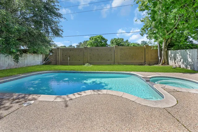 $378,350 | 2910 Norwich Street, Pearland, TX 77584