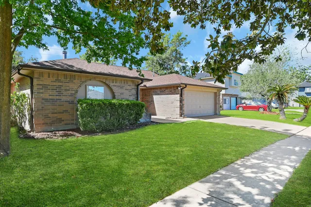 $378,350 | 2910 Norwich Street, Pearland, TX 77584