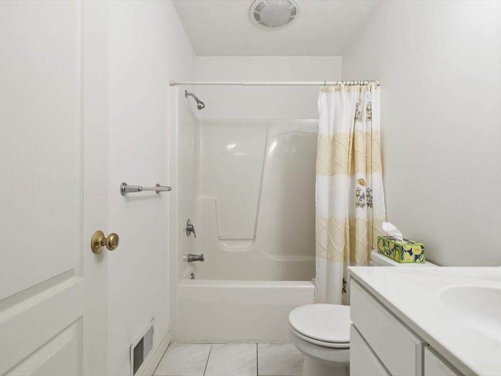 2003 Ridge Road McKeesport, PA 15135 - Photo 28 of 50 Bathroom