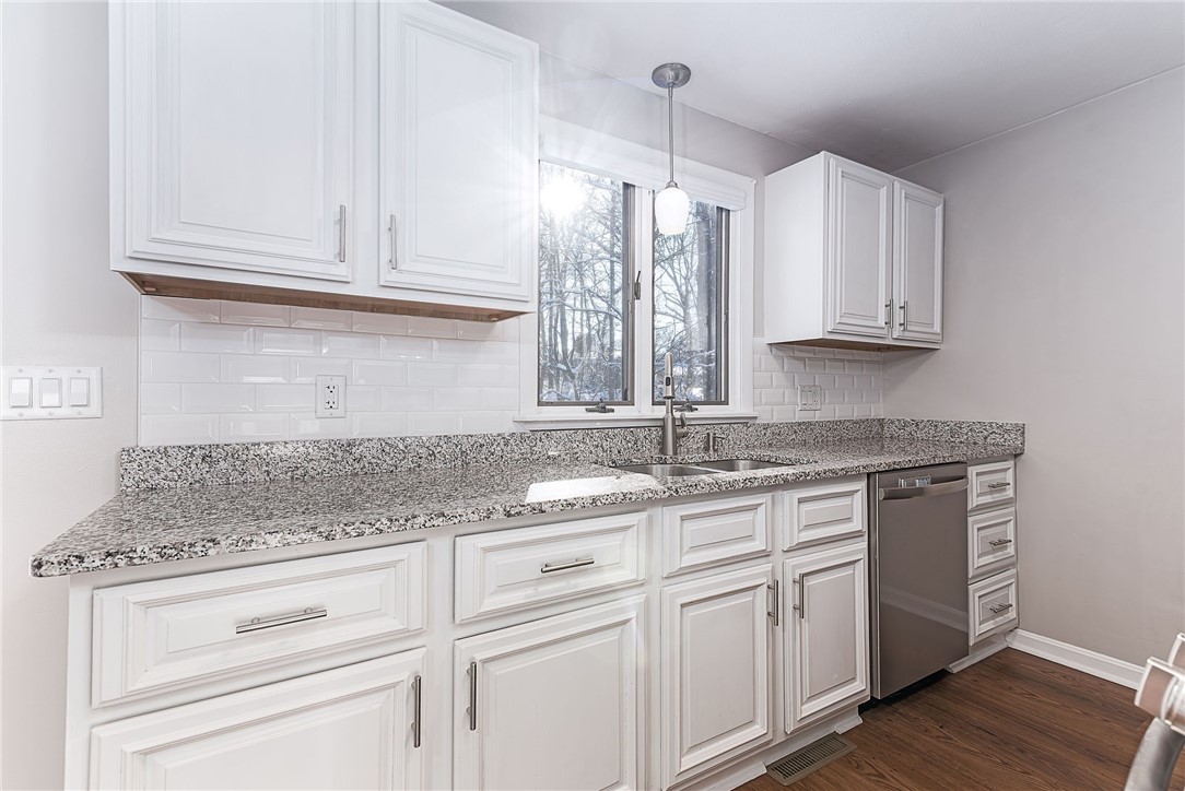 52 Kristee Circle, Unit 52 West Warwick, RI 02893 - Photo 11 of 30