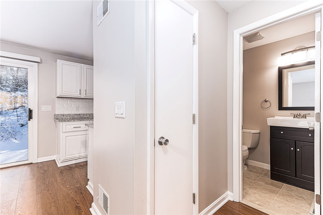 52 Kristee Circle, Unit 52 West Warwick, RI 02893 - Photo 14 of 30