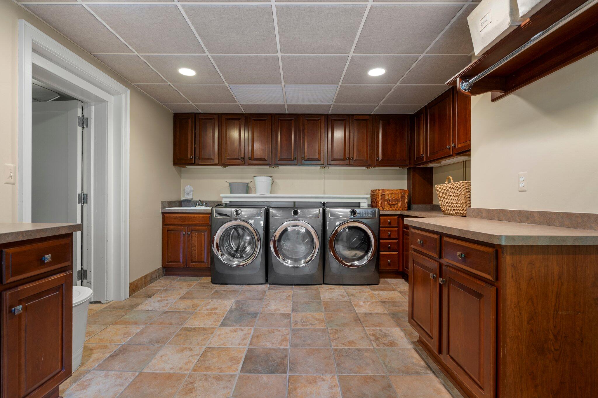 100 Underdown Road Ann Arbor, MI 48105 - Photo 73 of 95 Laundry Room