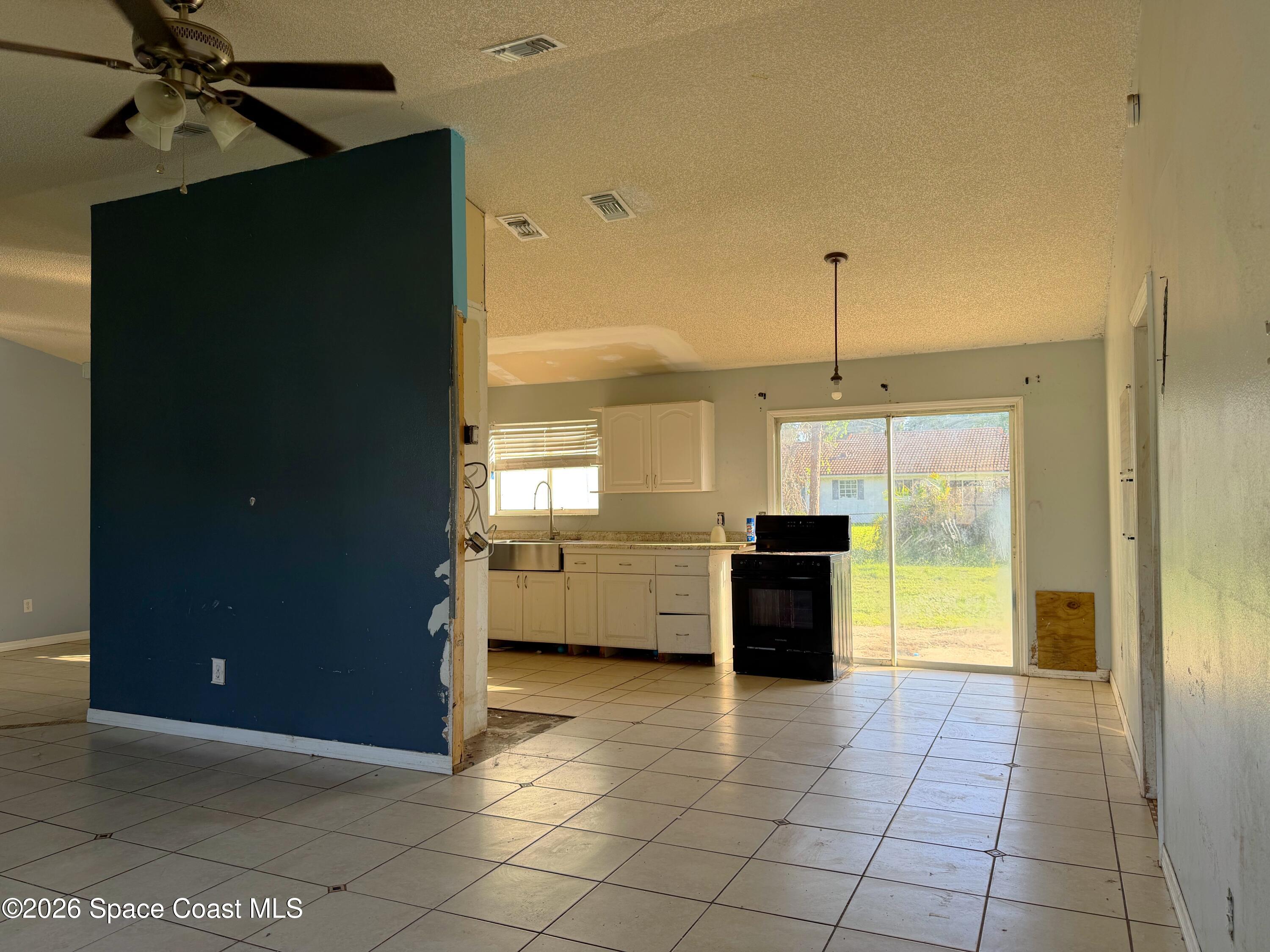 601 Sauders Road Southeast Palm Bay, FL 32909 - Photo 4 of 26 IMG_1588