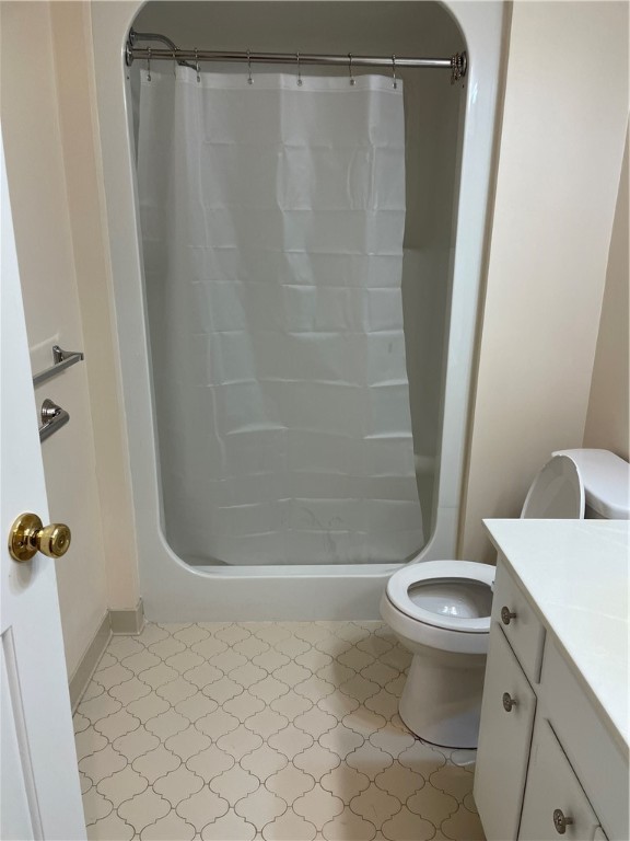 42 Hickory Way Clemson, SC 29631 - Photo 30 of 49 Guest Bathroom