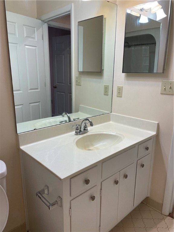 42 Hickory Way Clemson, SC 29631 - Photo 31 of 49 Guest Bath has cultured marble counter/sink