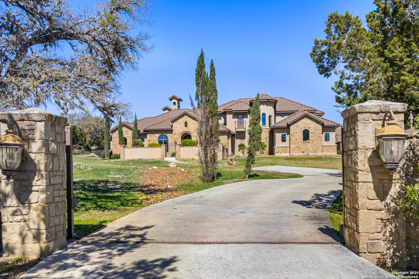 104 Falcon Crest Boerne, TX 78006 - Photo 4 of 50