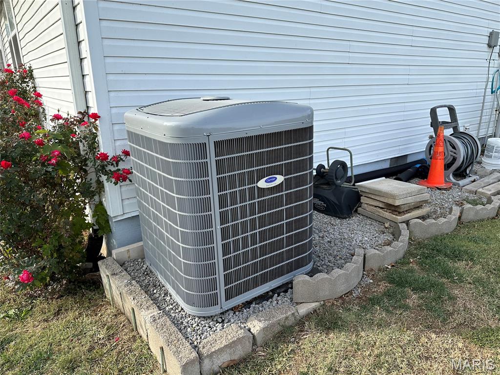 304 Crestview Drive Steeleville, IL 62288 - Photo 7 of 33