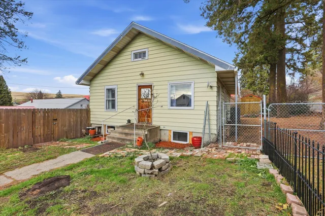 $310,000 | 121 East 8th Street, Rosalia, WA 99170
