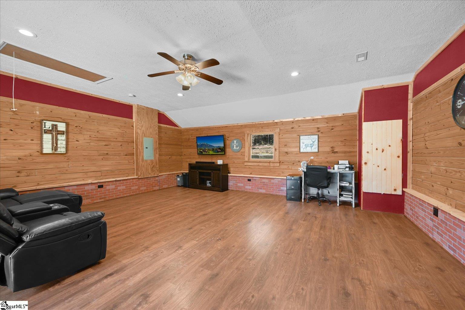 145 Dalton Road Marietta, SC 29661 - Photo 17 of 37