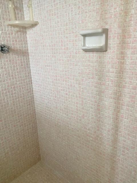 6161 Northwest 2nd Avenue, Unit FOUR Boca Raton, FL 33487 - Photo 33 of 50 a bathroom with a window