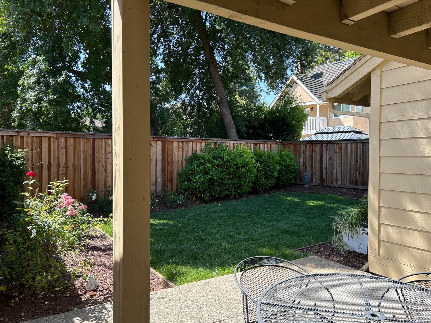 1067 Rio Cidade Way Sacramento, CA 95831 - Photo 33 of 33 a view of a backyard with garden