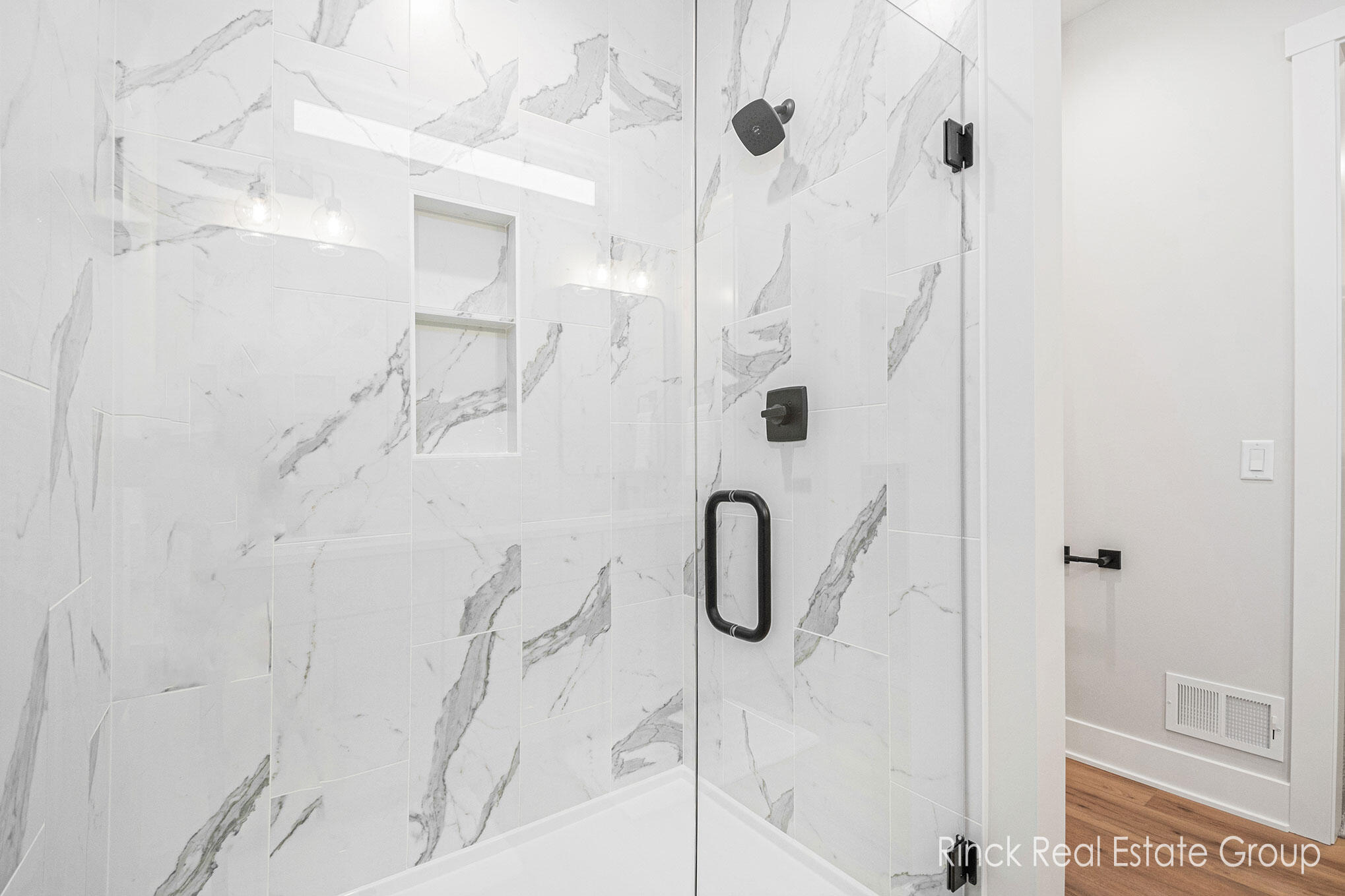 8432 Ravinewood Drive Jenison, MI 49428 - Photo 20 of 43 DSC_6850