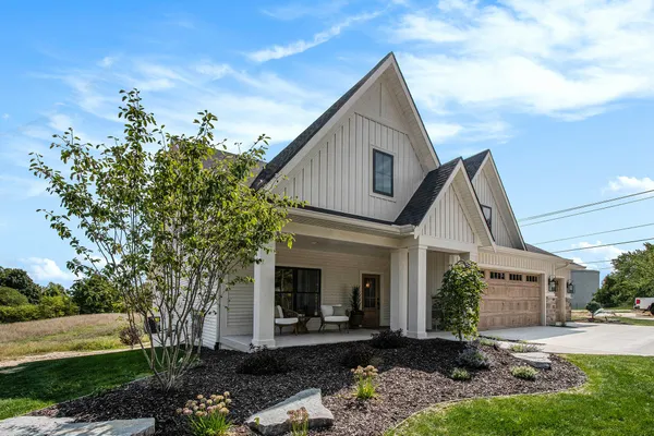 $741,830 | 8432 Ravinewood Drive, Jenison, MI 49428