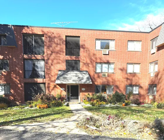 $159,500 | 230 Duane Street, Unit 3A, Glen Ellyn, IL 60137