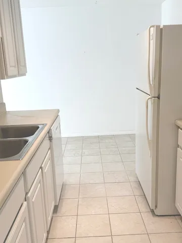 $159,500 | 230 Duane Street, Unit 3A, Glen Ellyn, IL 60137