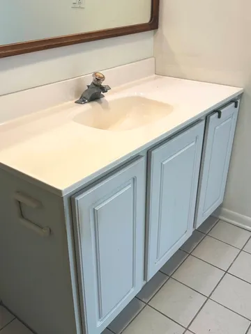 $159,500 | 230 Duane Street, Unit 3A, Glen Ellyn, IL 60137