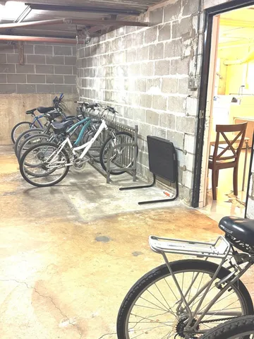 $159,500 | 230 Duane Street, Unit 3A, Glen Ellyn, IL 60137