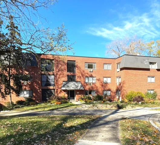 $159,500 | 230 Duane Street, Unit 3A, Glen Ellyn, IL 60137