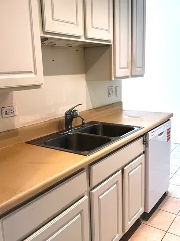 $159,500 | 230 Duane Street, Unit 3A, Glen Ellyn, IL 60137