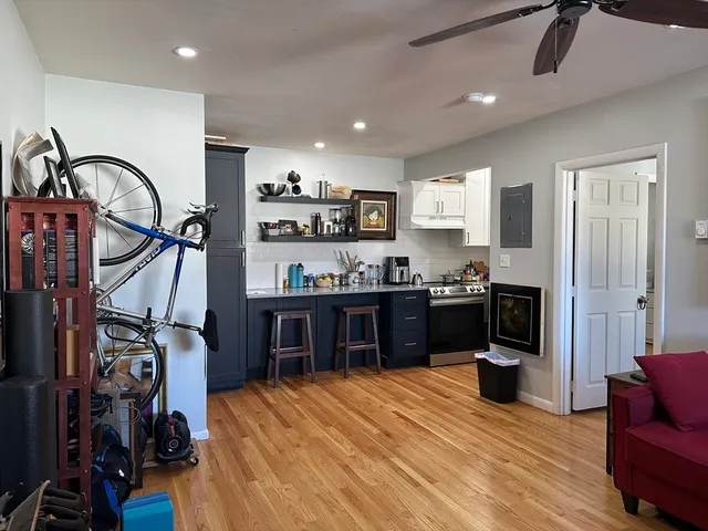 $2,000 | 3 Arizona Terrace, Unit 4, Arlington, MA 02474