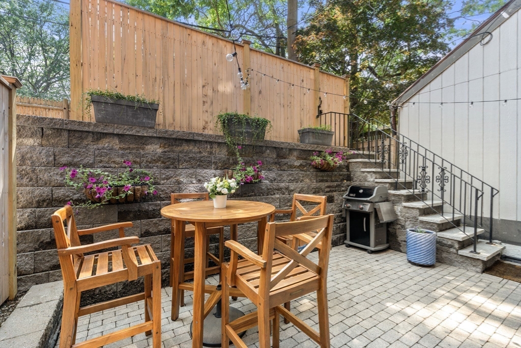 8 Concord Square, Unit 1 Boston, MA 02118 - Photo 9 of 11 a view of an outdoor sitting area with furniture
