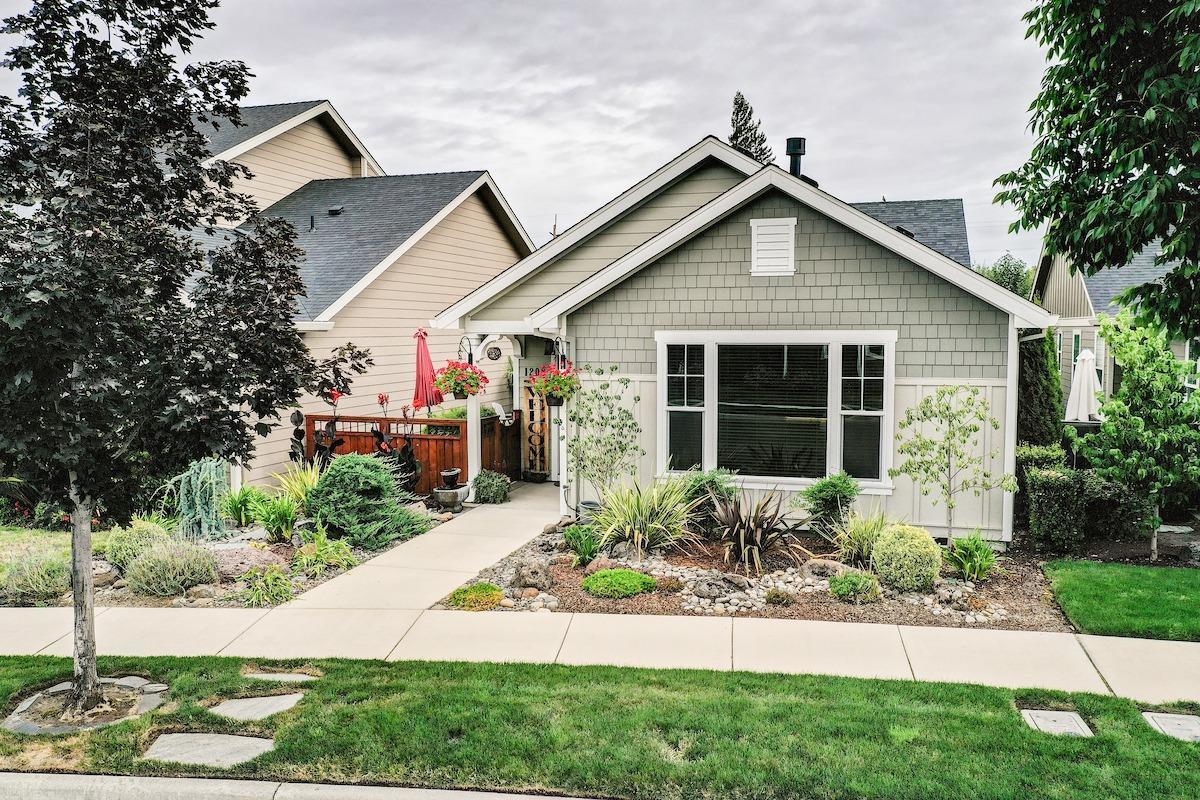 1208 Boulder Ridge Street Central Point, OR 97502 - Photo 1 of 25 Primary Photo