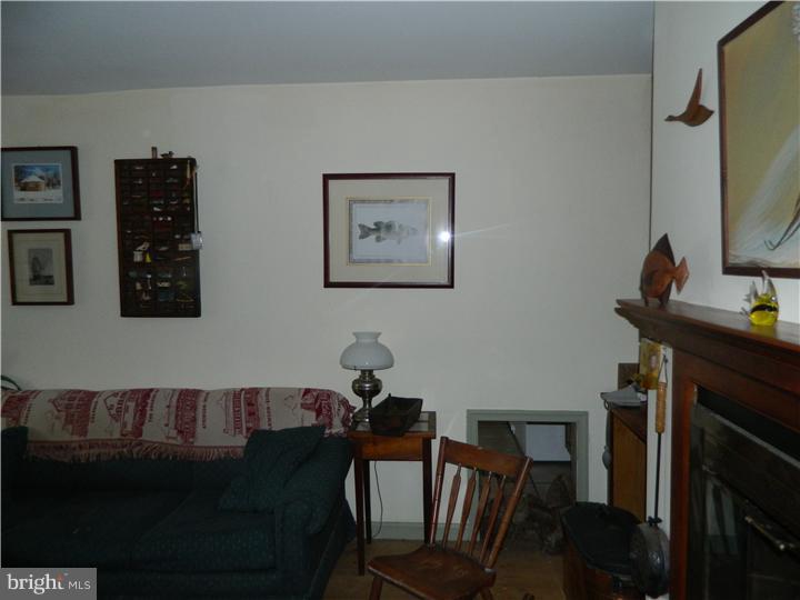 24 Sheridan Road Doylestown, PA 18901 - Photo 16 of 25 Living Room