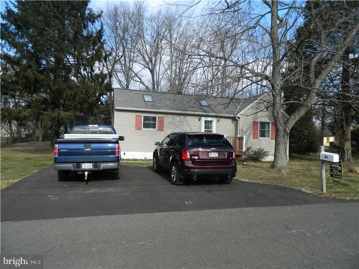 24 Sheridan Road Doylestown, PA 18901 - Photo 25 of 25 Driveway