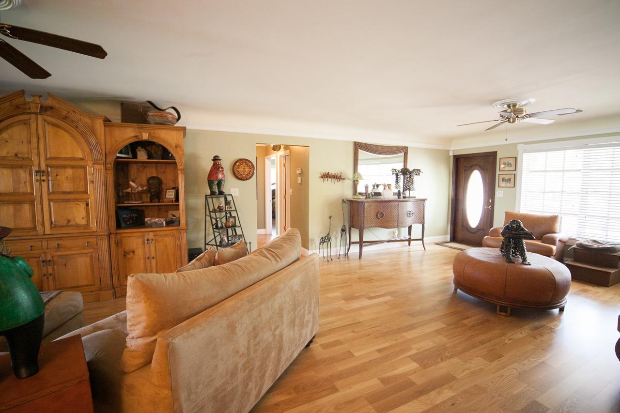 623 West Camino Real Boca Raton, FL 33486 - Photo 3 of 24 Living Room