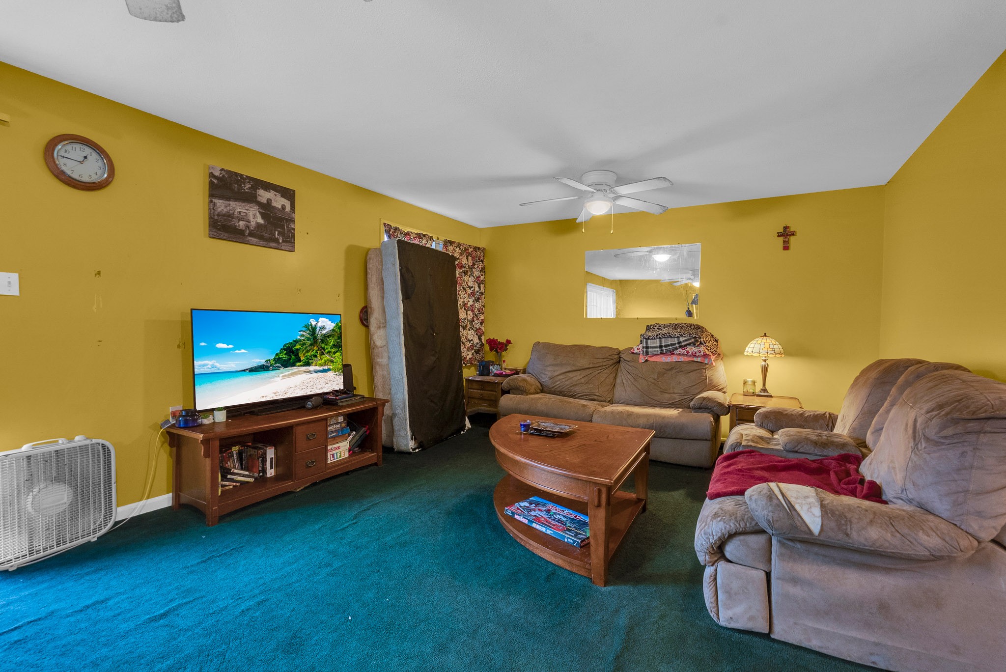 164 Glenn Lane Spring City, TN 37381 - Photo 13 of 33 a living room with furniture and a flat screen tv
