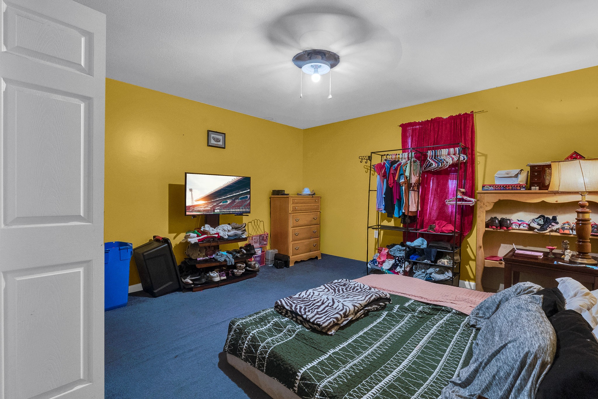 164 Glenn Lane Spring City, TN 37381 - Photo 17 of 33 a living room with furniture and a couch