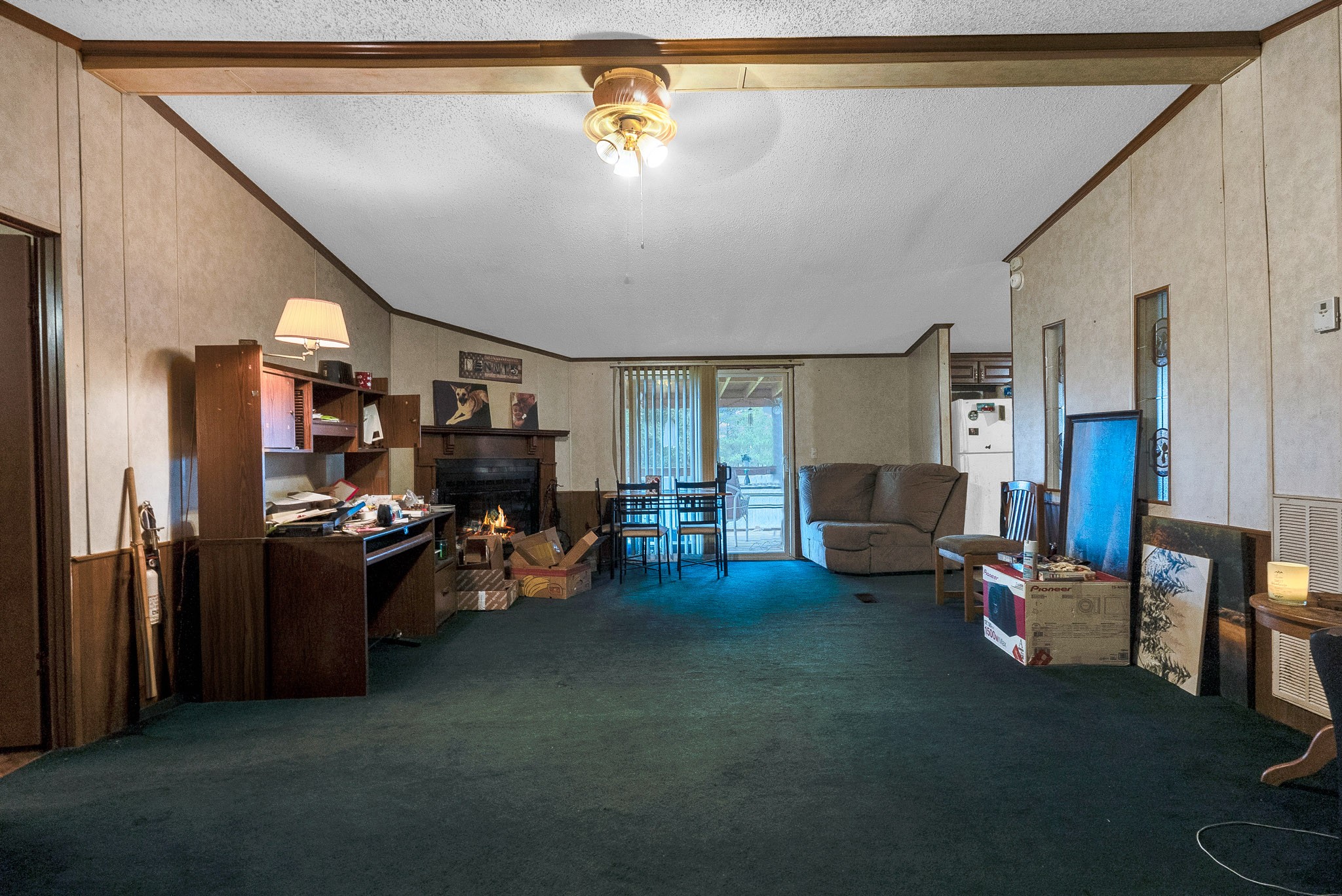 164 Glenn Lane Spring City, TN 37381 - Photo 20 of 33 a living room with furniture and a flat screen tv