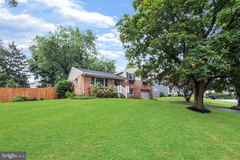 340 Greendale Road York, PA 17403 - Photo 3 of 28