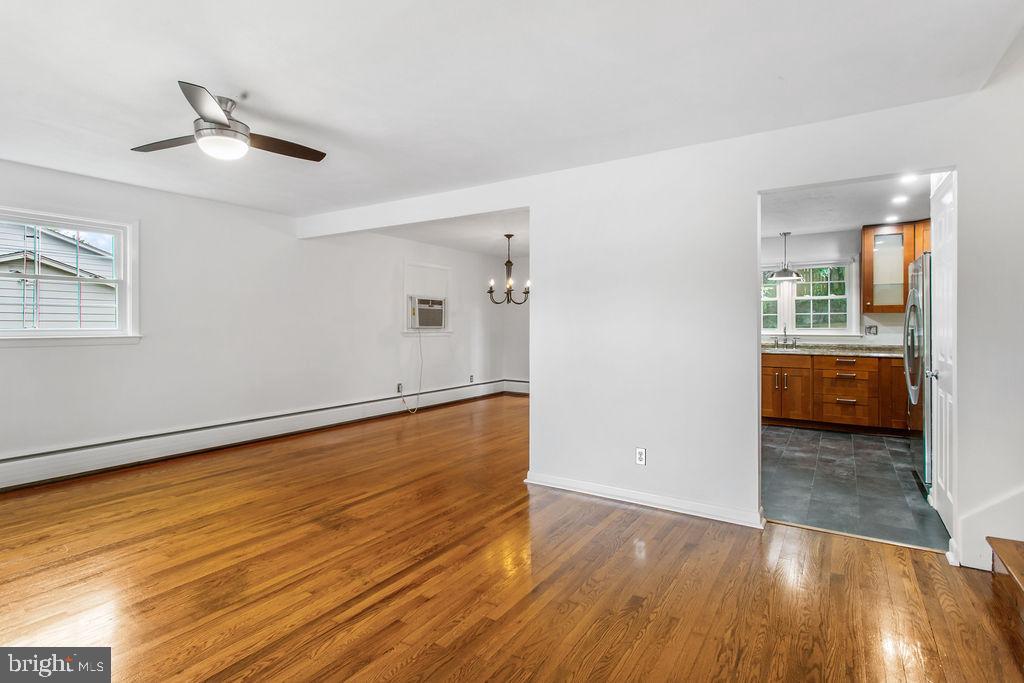 340 Greendale Road York, PA 17403 - Photo 4 of 28