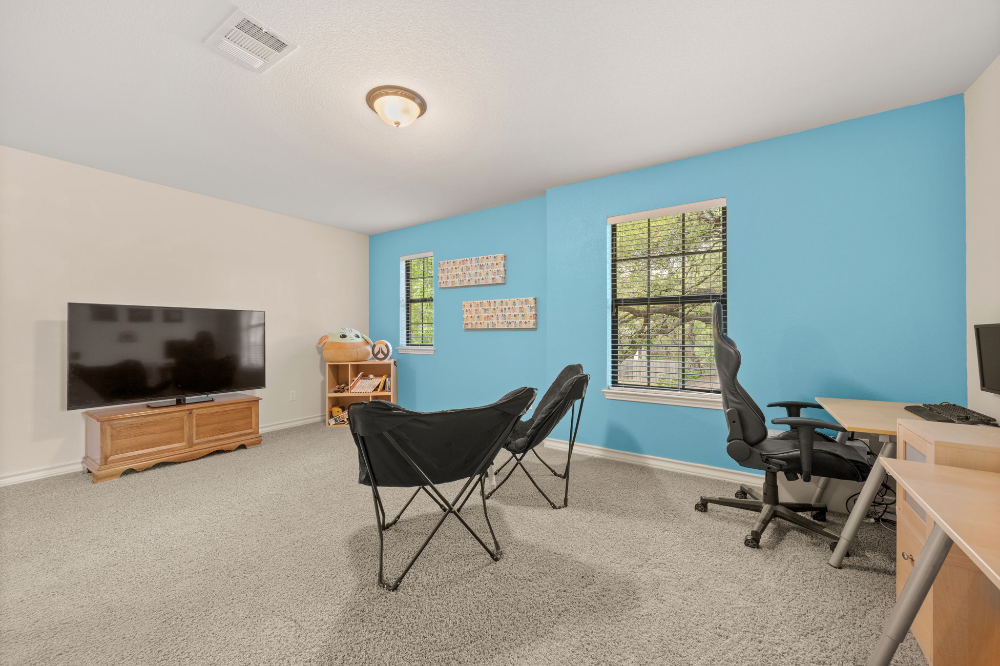 7629 Brecourt Manor Way Austin, TX 78739 - Photo 30 of 40 a living room with furniture and a flat screen tv