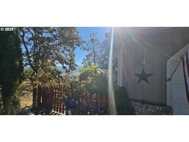 $550,000 | 1525 Braunda Drive, Roseburg, OR 97471