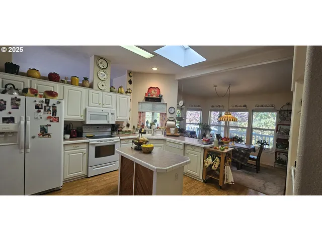 $550,000 | 1525 Braunda Drive, Roseburg, OR 97471