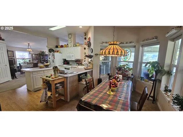 $550,000 | 1525 Braunda Drive, Roseburg, OR 97471