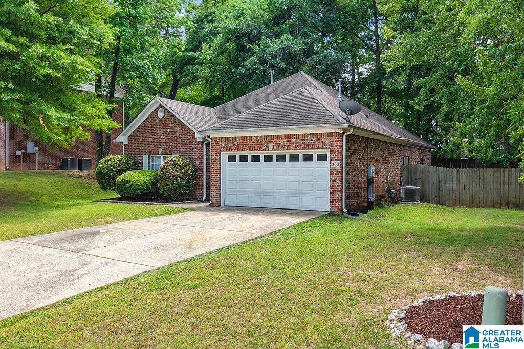 303 Meadow Circle Alabaster, AL 35114 - Photo 4 of 31