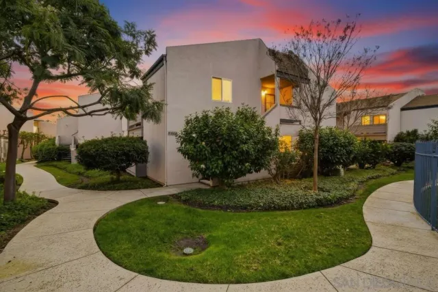 a view of a fountain in front of house