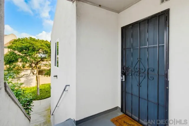 a view of a fountain in front of house