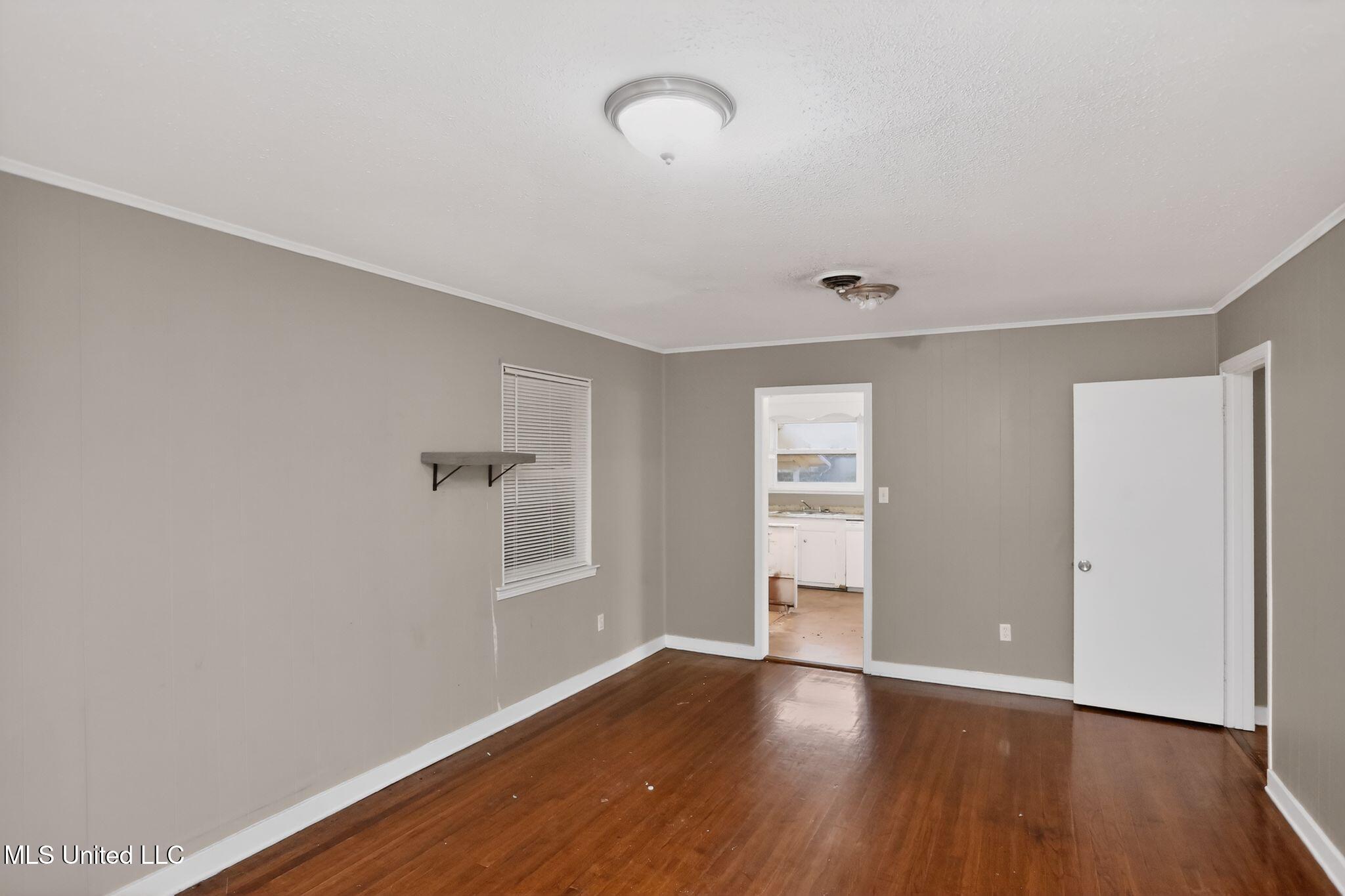 945 Valencia Street Jackson, MS 39204 - Photo 12 of 37 12_945_Valencia_St_Jackson_MS_39204-Livi