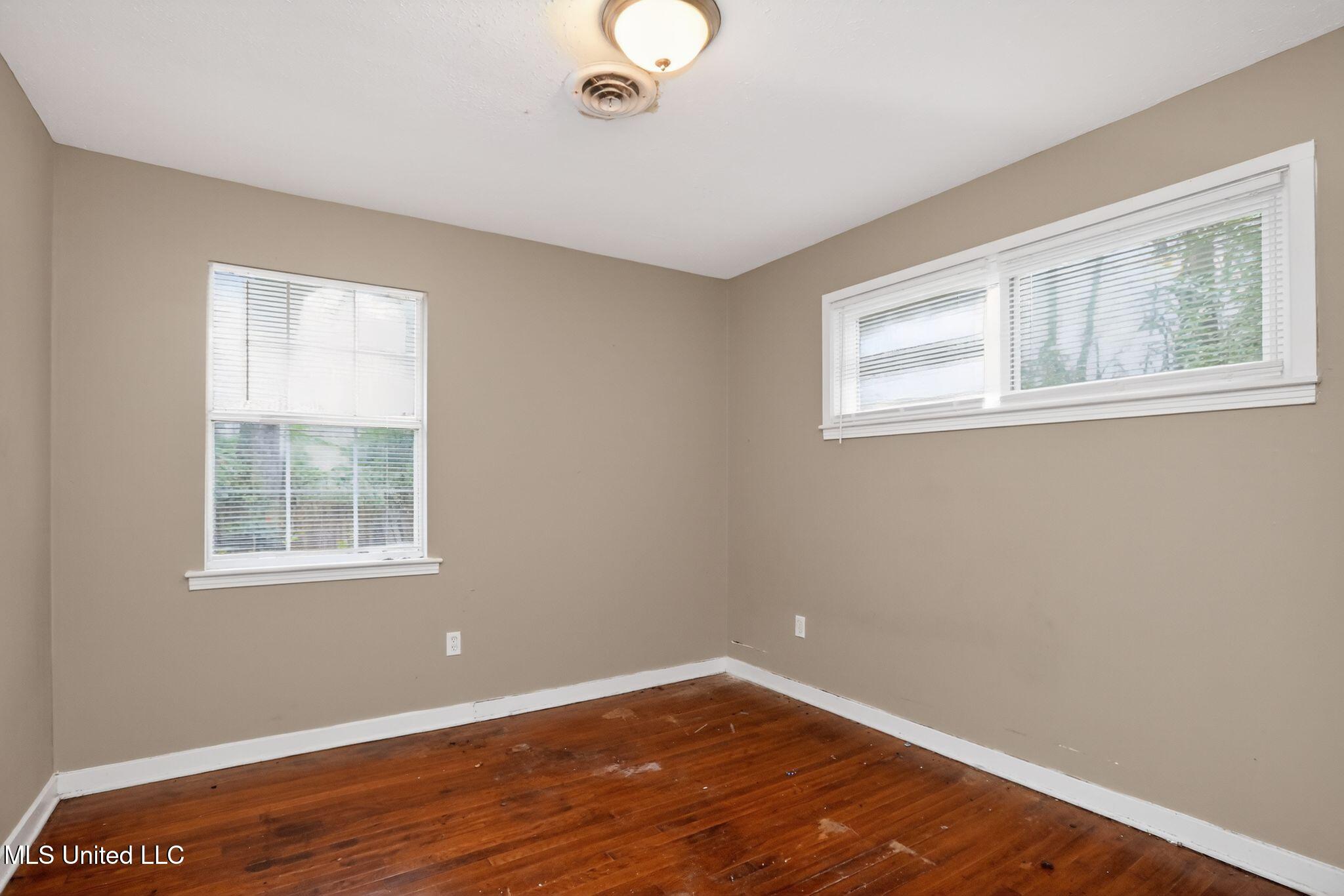 945 Valencia Street Jackson, MS 39204 - Photo 14 of 37 14_945_Valencia_St_Jackson_MS_39204-Livi