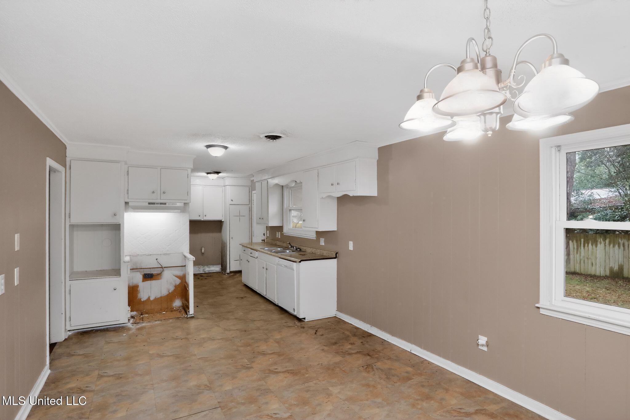 945 Valencia Street Jackson, MS 39204 - Photo 19 of 37 19_945_Valencia_St_Jackson_MS_39204-Kitc