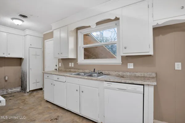 $84,900 | 945 Valencia Street, Jackson, MS 39204