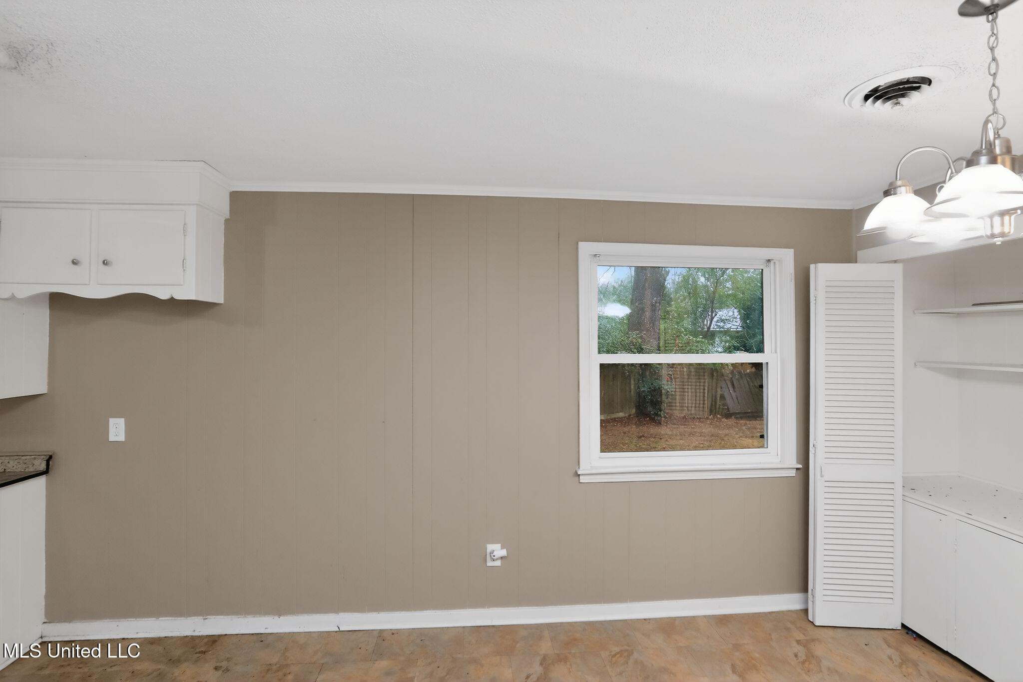 945 Valencia Street Jackson, MS 39204 - Photo 22 of 37 22_945_Valencia_St_Jackson_MS_39204-Dini