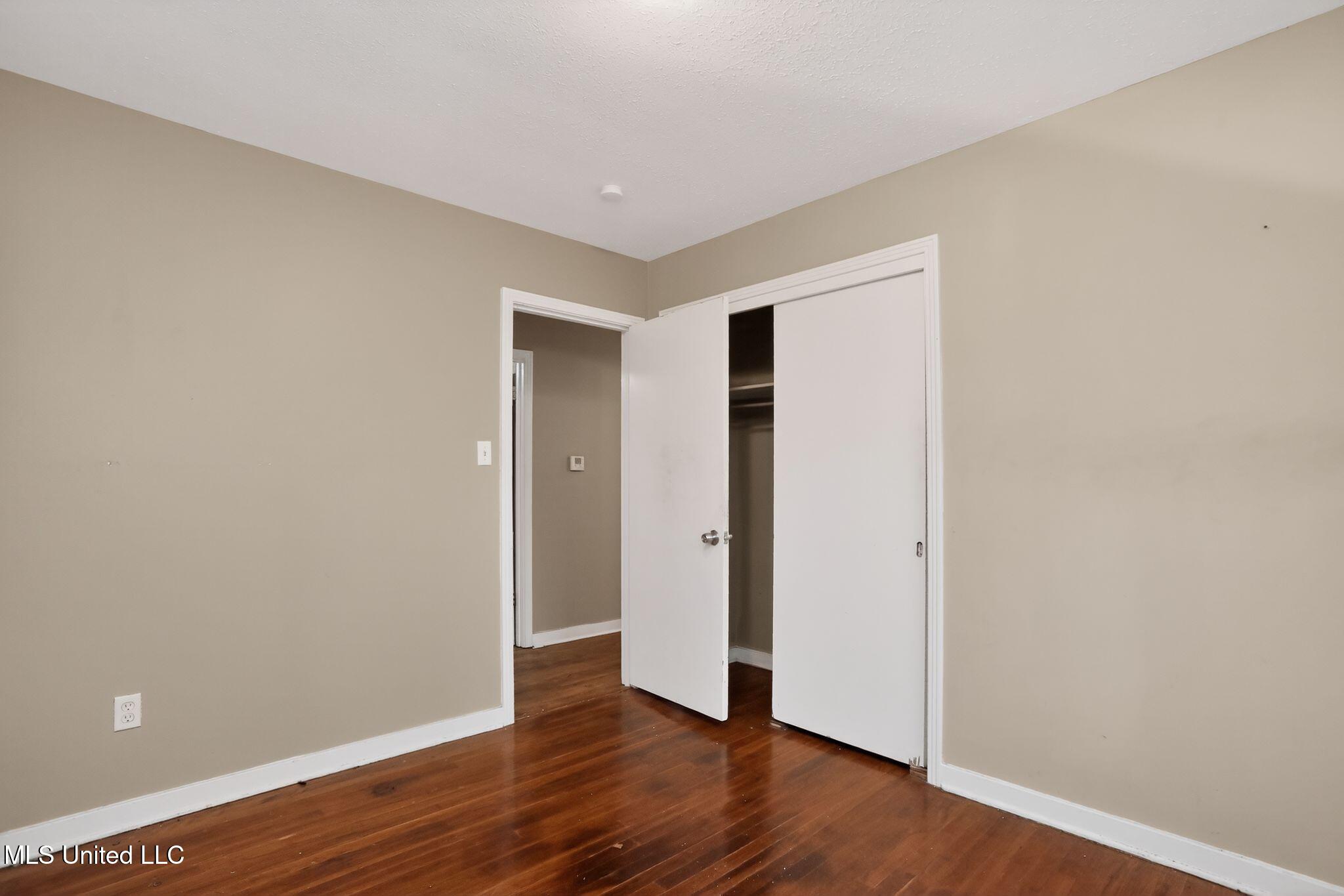 945 Valencia Street Jackson, MS 39204 - Photo 26 of 37 26_945_Valencia_St_Jackson_MS_39204-Bedr