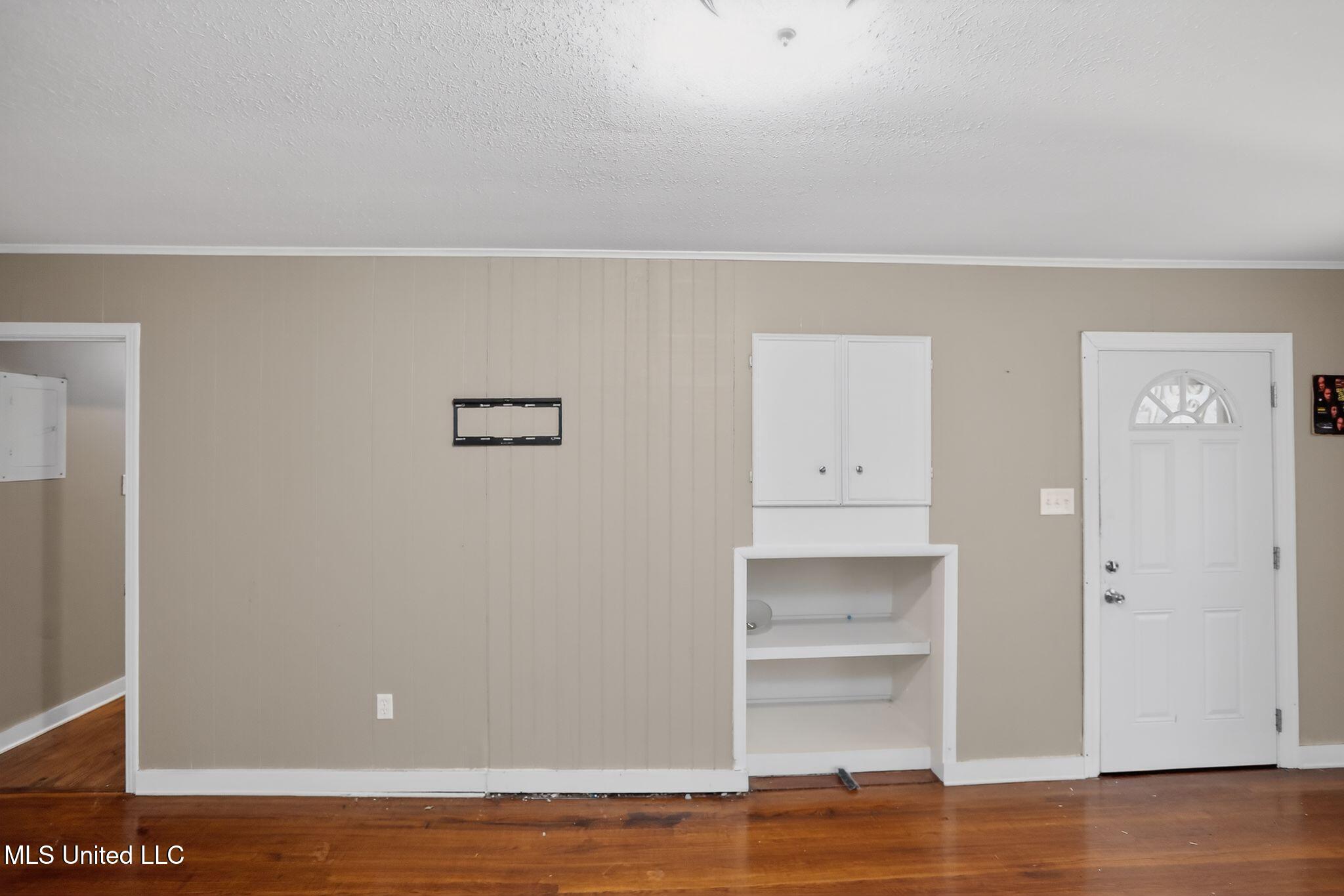 945 Valencia Street Jackson, MS 39204 - Photo 9 of 37 09_945_Valencia_St_Jackson_MS_39204-Foye