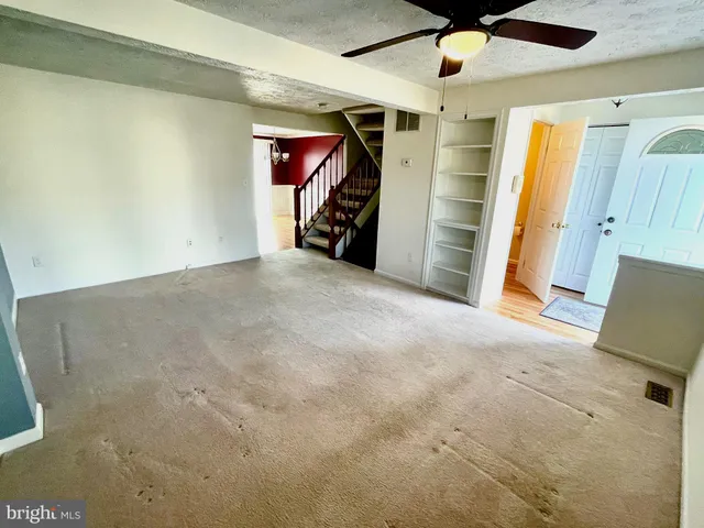 a view of empty room with ceiling fan